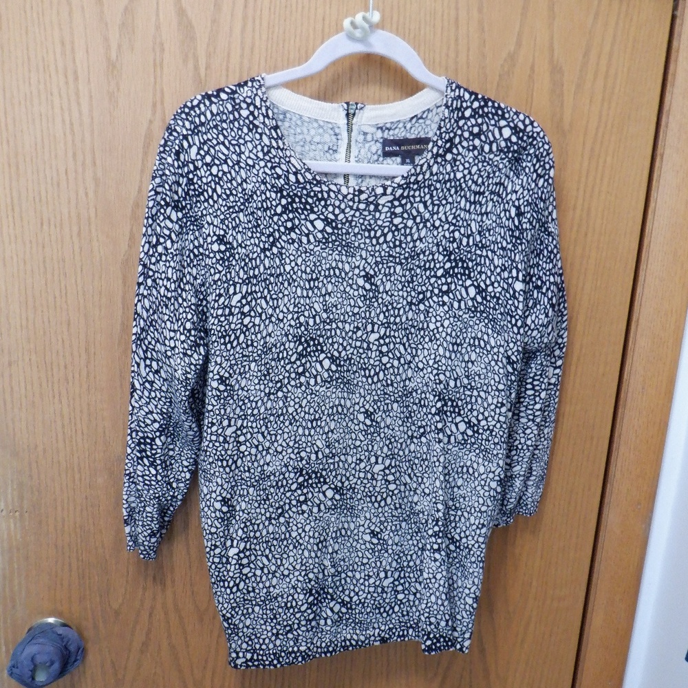 Dana Buchman sweater. Black and beige. Size  XL